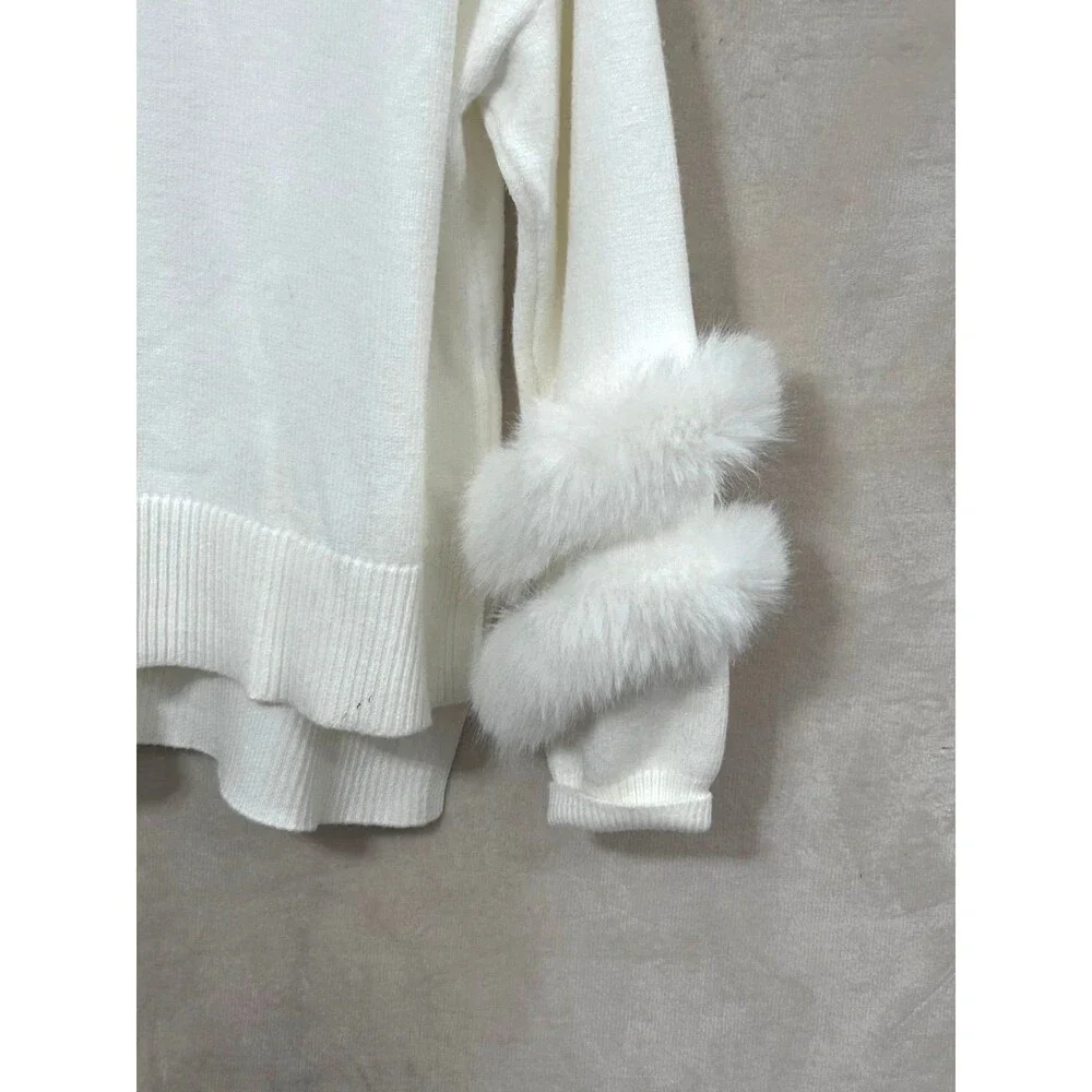 Philosophy by Republic Woman’s Size XL V-Neck White Sweater with Faux Fur Cuffs. - Picture 3 of 12